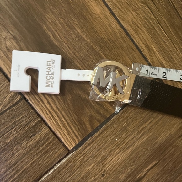 Michael Kors reversible belt in a size large - Picture 4 of 4